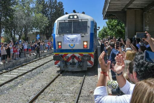 Tren llega a Mendoza después de 30 años