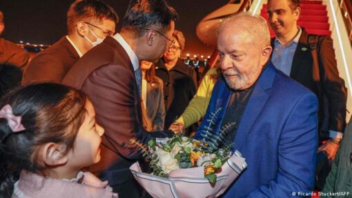 Portada. Visita de Lula a China