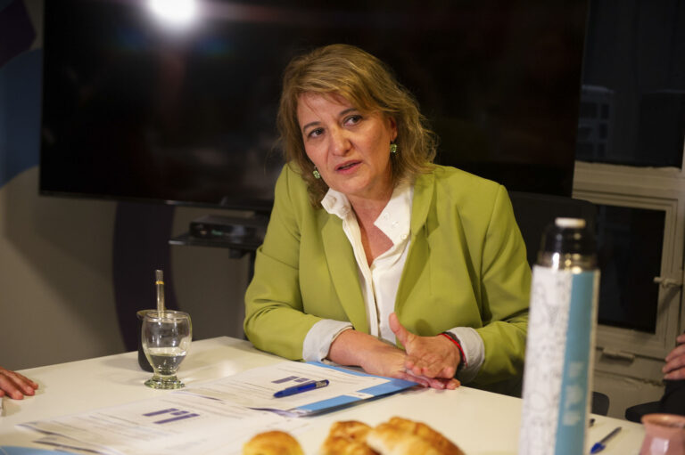 LAURANA MALACALZA: «EL 144, LA LÍNEA DE ATENCIÓN A VÍCTIMAS DE VIOLENCIA DE GÉNERO, NO ES UN CALL CENTER»