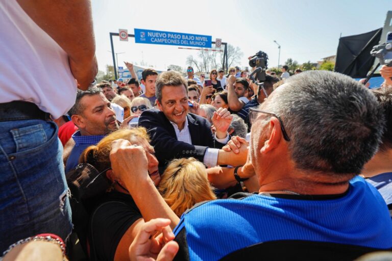 Portada: Massa inauguró el primer paso ferroviario en Pilar