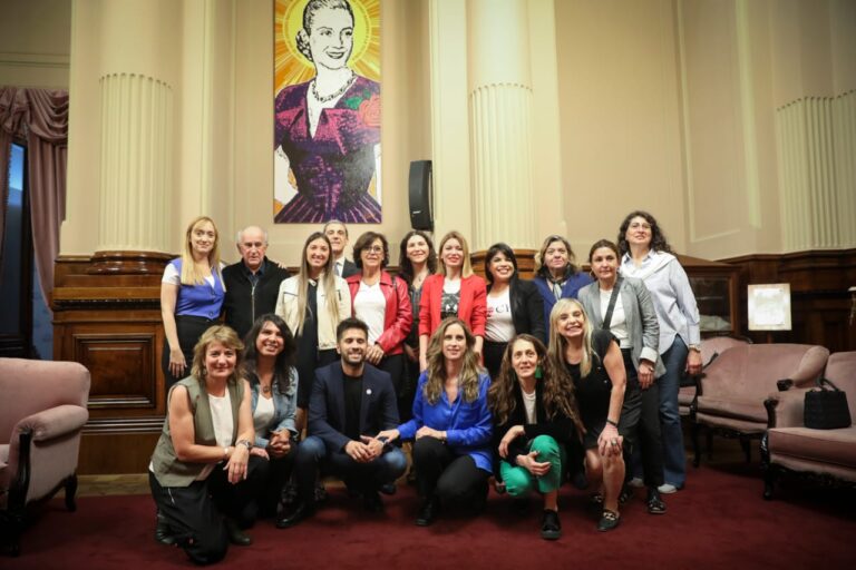 Portada. Presentación proyecto de ley de programas para mujeres
