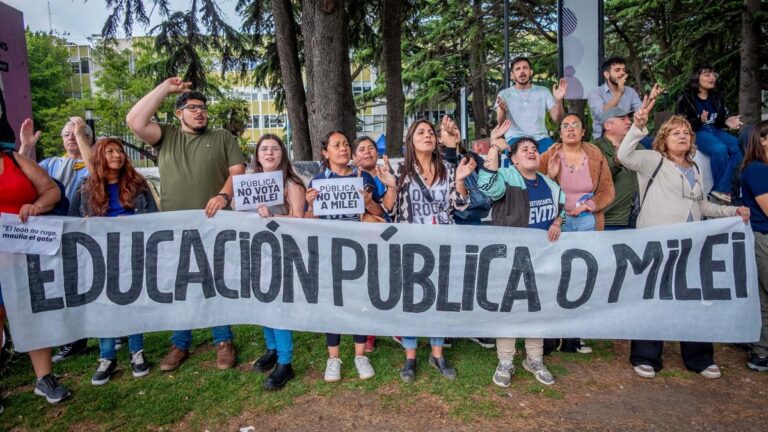 Universidades nacionales a favor de la Educación Pública. Portada