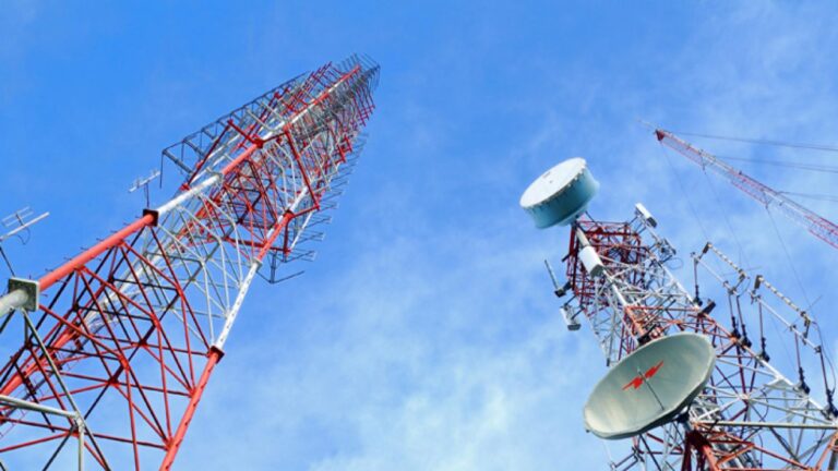 Portada. Justicia rechaza DNU servicio público telecomunicaciones