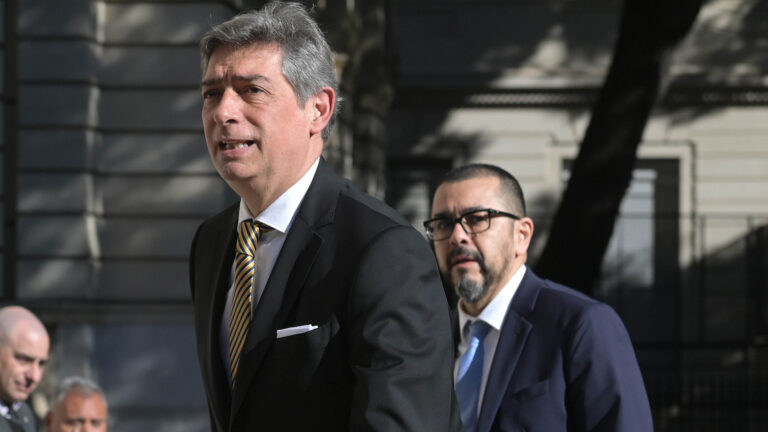 Portada. Lorenzetti pide el desplazamiento de Robles