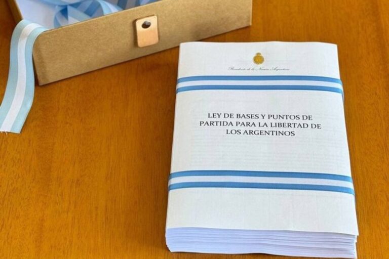 Portada. Milei elevó la ley ómnibus al congreso