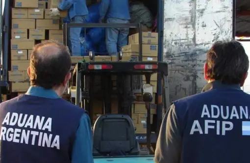 Portada. Reducen costos aduaneros a favor de la importación