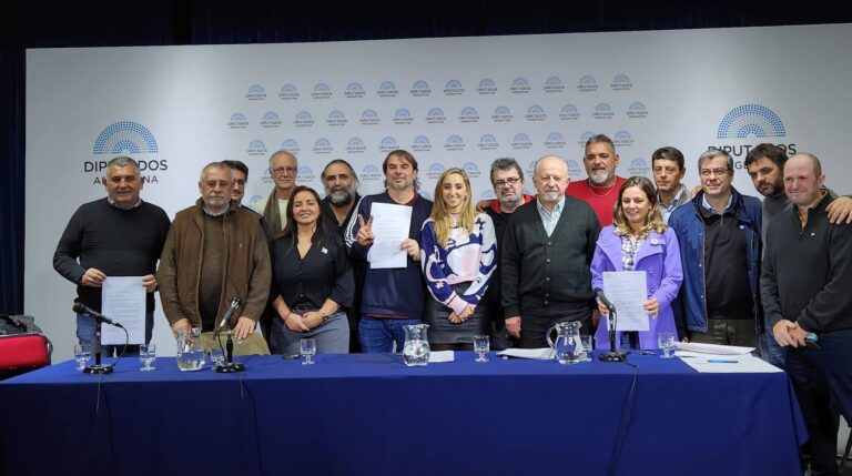 Portada. Hugo Yasky presentó proyecto de ley antidespidos