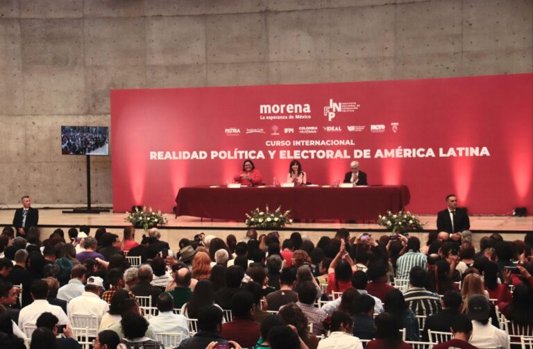 Portada. Clase magistral Cristina Kirchner en México