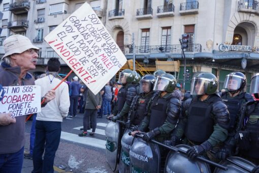 Portada Represión a jubilados en el Congreso