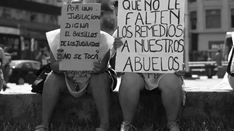milei-jubilados-centro-economia-politica-argentina-03