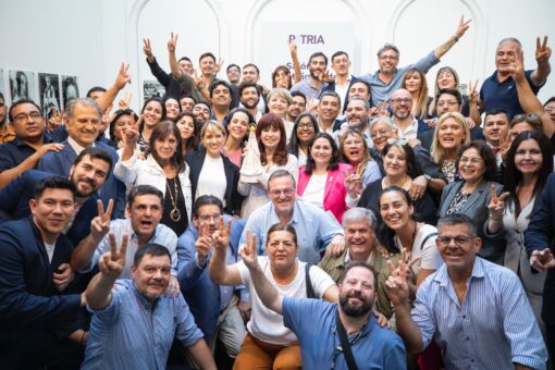 Portada. CFK con una delegación del PJ Corrientes