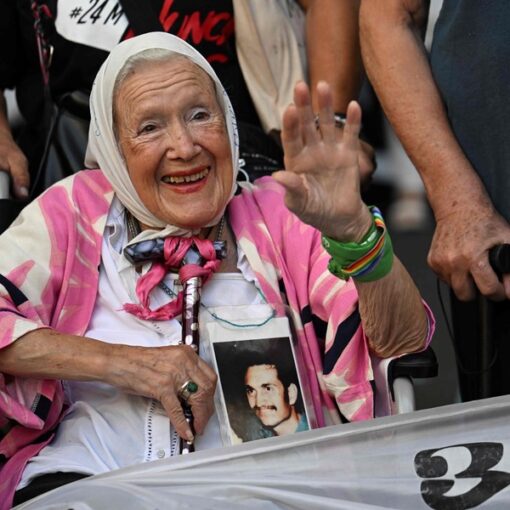 Portada. Nora Cortiñas. homenaje