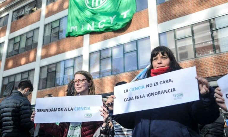 Portada. Desmantelamiento de la ciencia