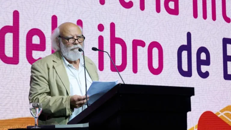 Portada. Juan Sasturain inauguración Feria del Libro