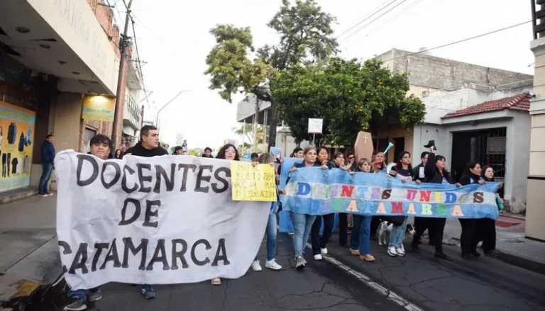 Portada. Movilización docente Catamarca