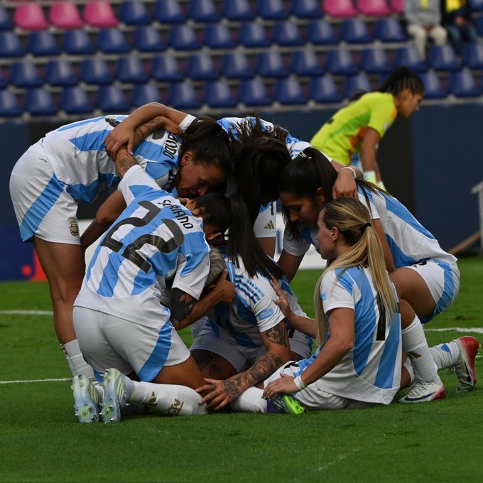 Portada. Selección femenina de fútbol Copa América.