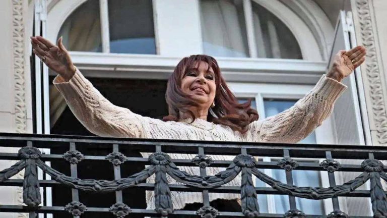 Portada. Cristina Kirchner en el balcón